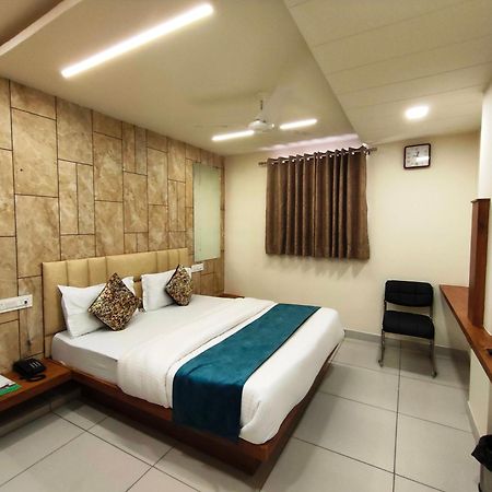 Hotel Kinara Amhedabad Dış mekan fotoğraf