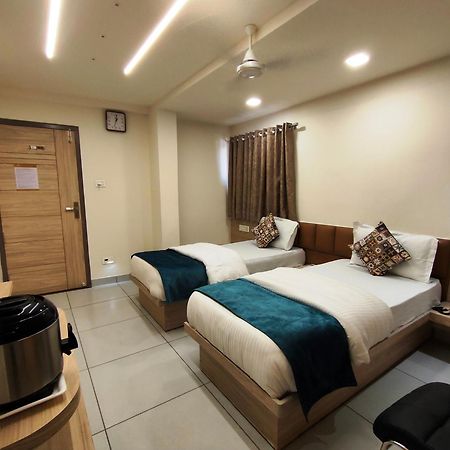 Hotel Kinara Amhedabad Dış mekan fotoğraf