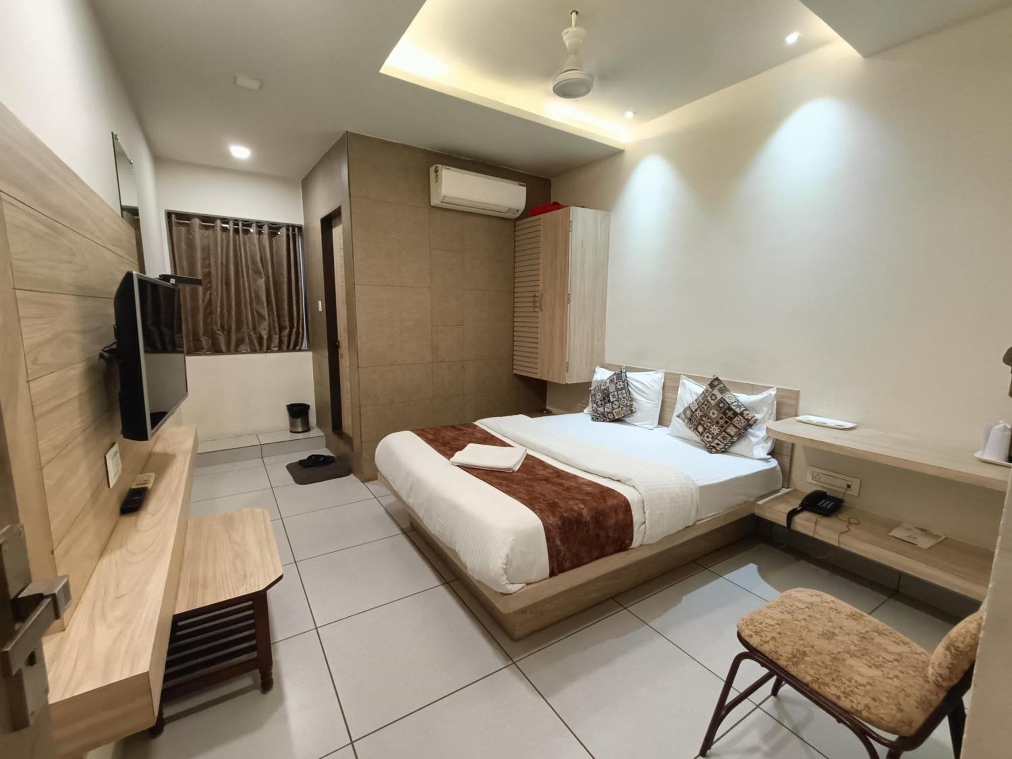 Hotel Kinara Amhedabad Dış mekan fotoğraf