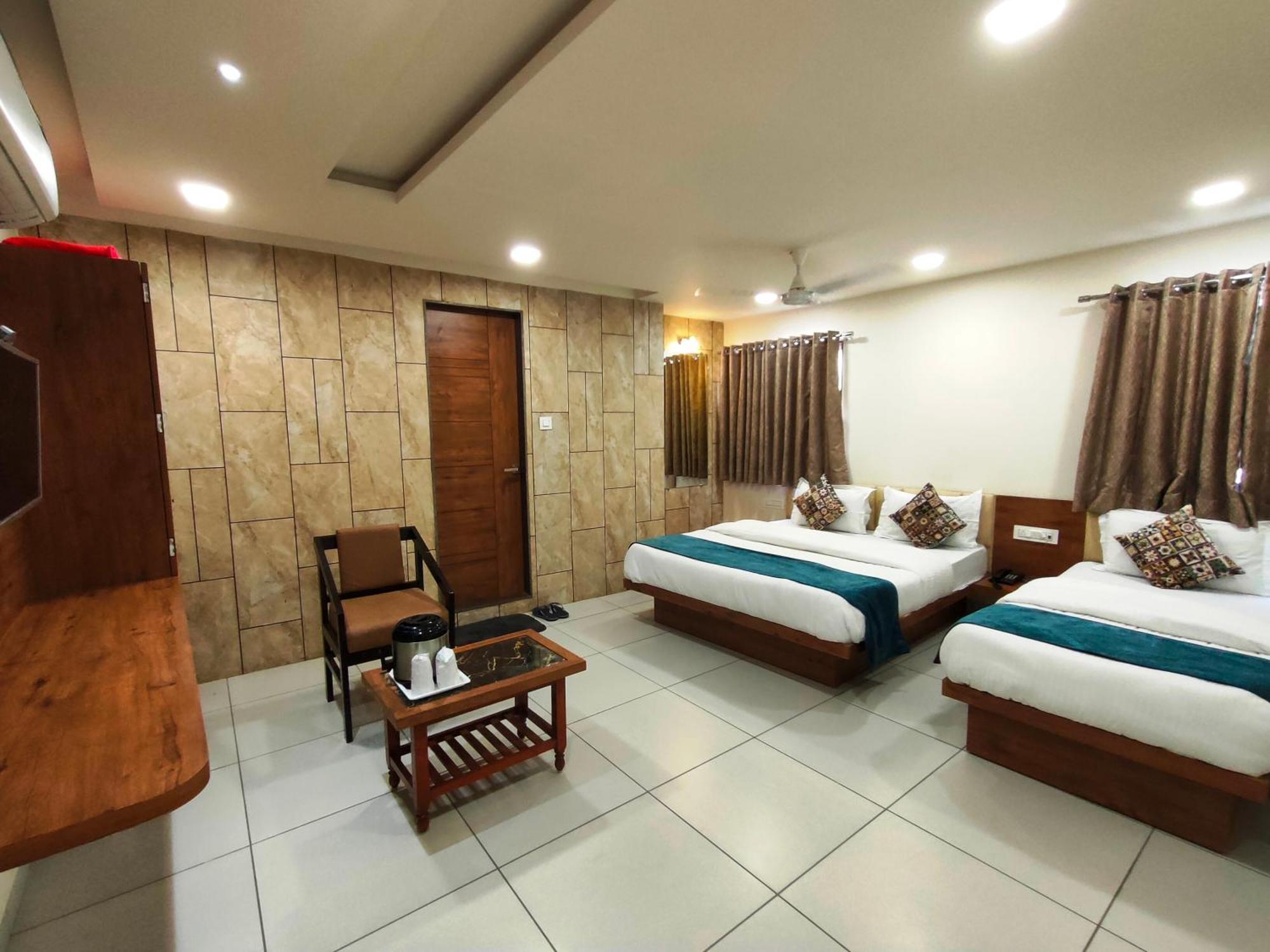 Hotel Kinara Amhedabad Dış mekan fotoğraf