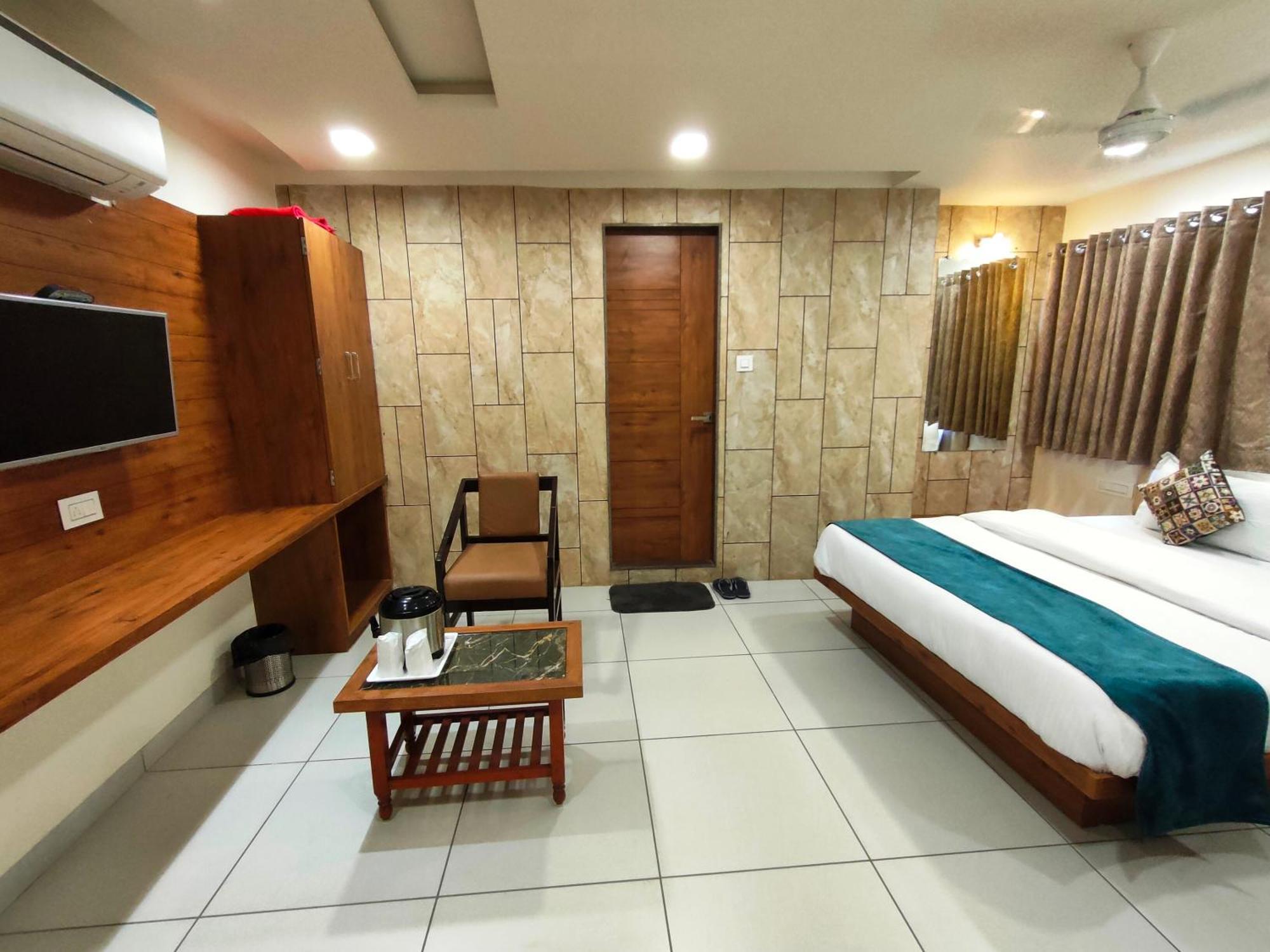 Hotel Kinara Amhedabad Dış mekan fotoğraf