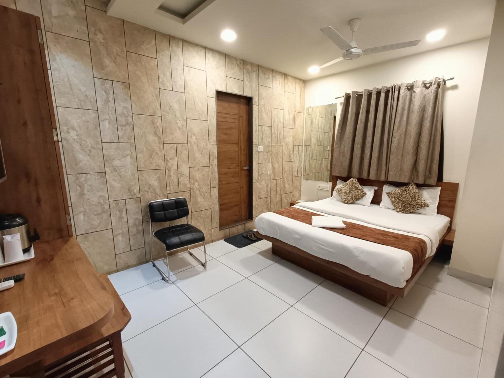 Hotel Kinara Amhedabad Dış mekan fotoğraf