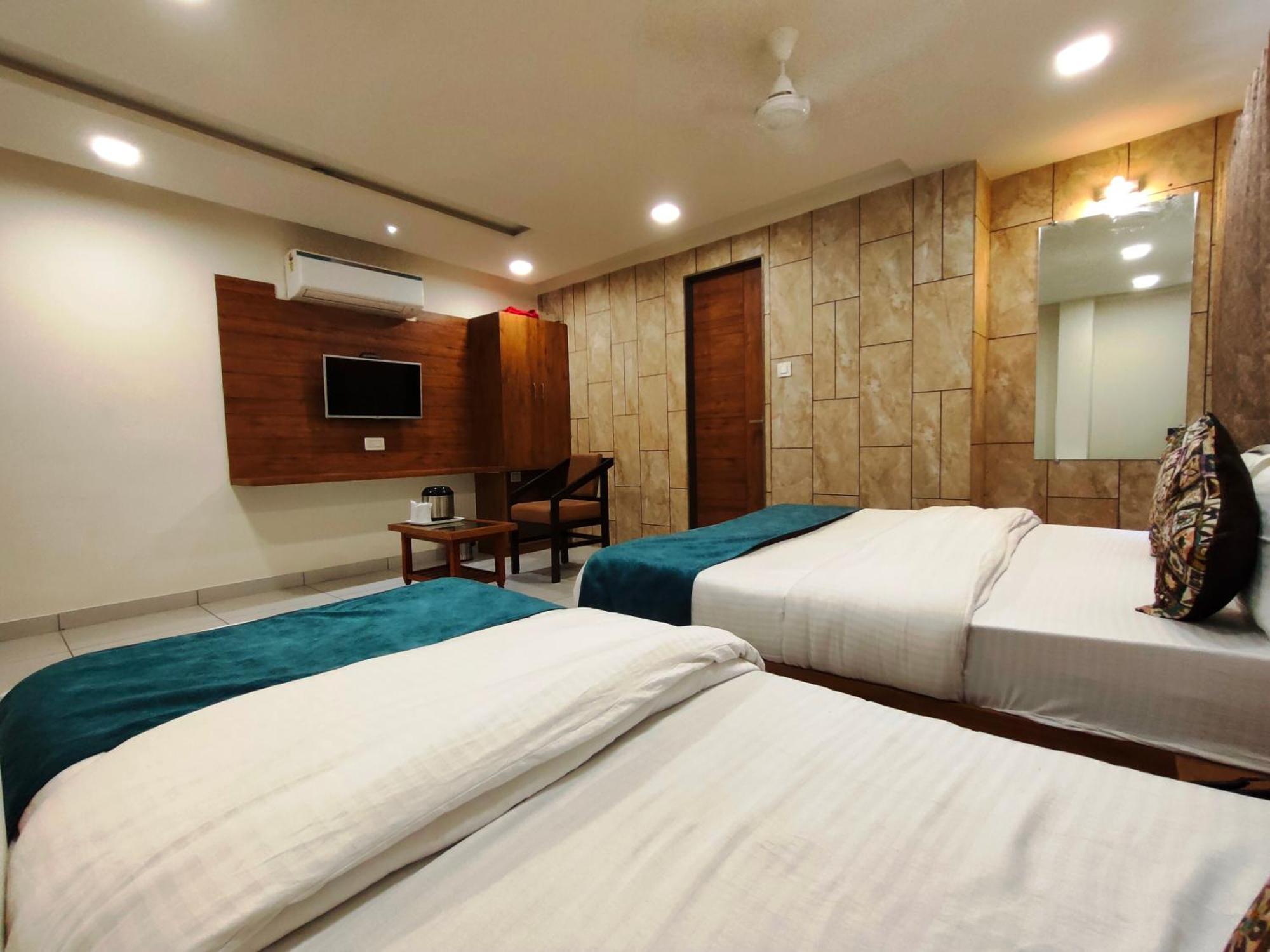 Hotel Kinara Amhedabad Dış mekan fotoğraf