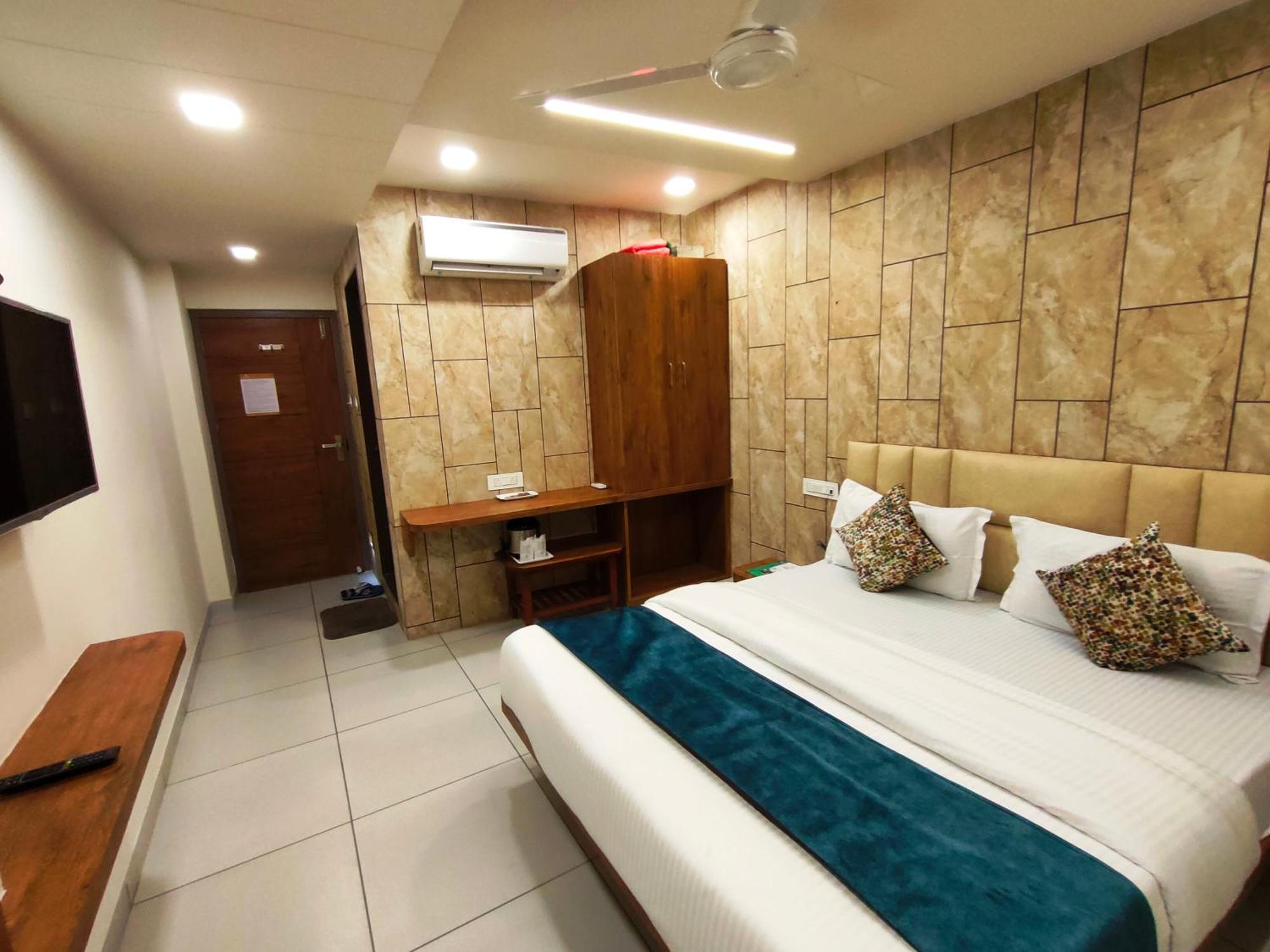 Hotel Kinara Amhedabad Dış mekan fotoğraf