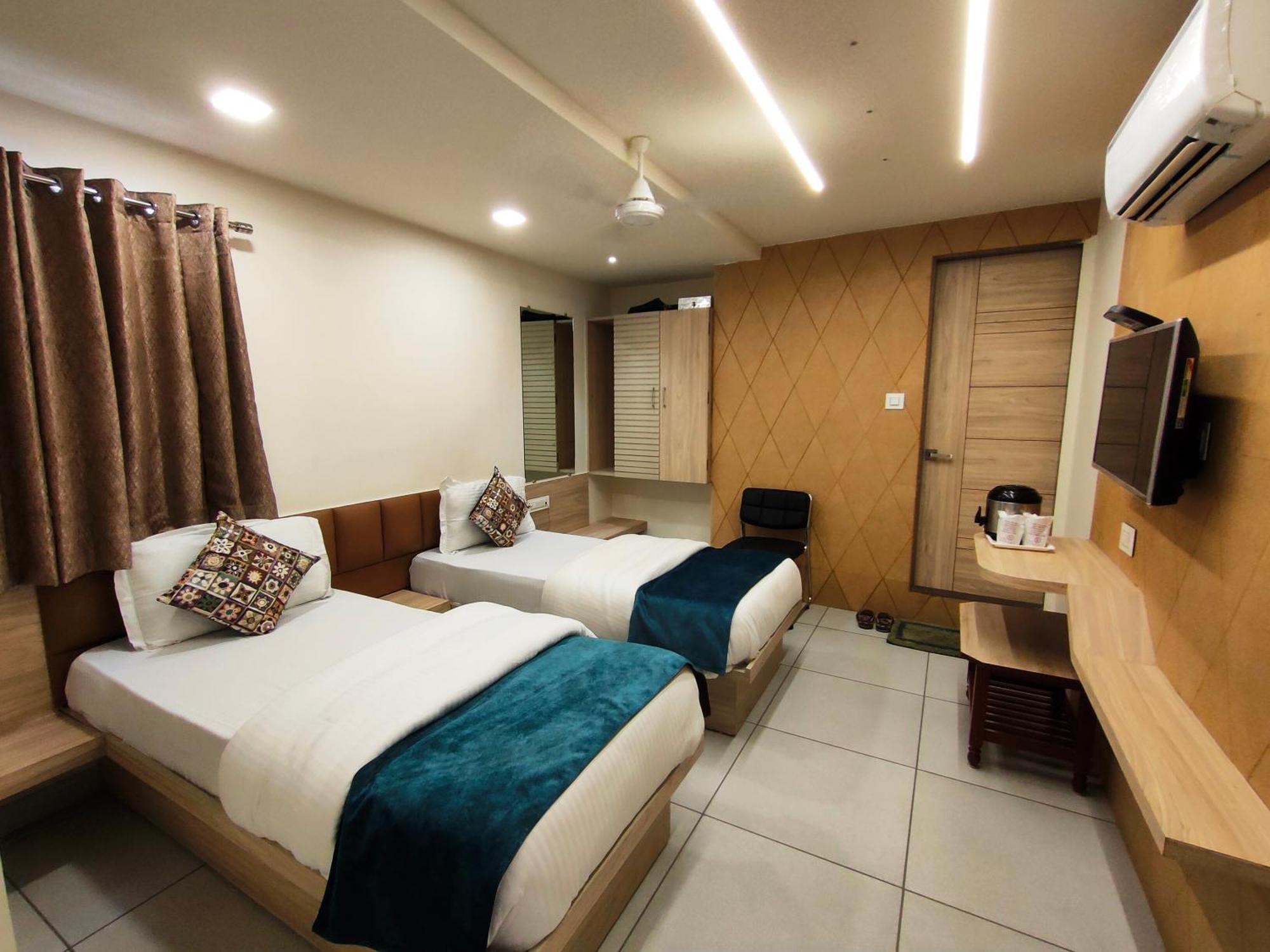 Hotel Kinara Amhedabad Dış mekan fotoğraf
