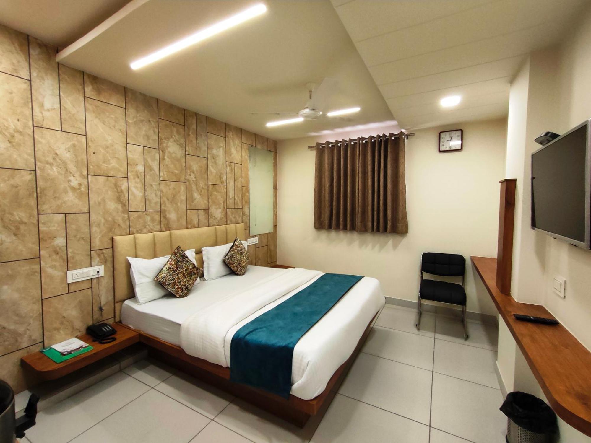 Hotel Kinara Amhedabad Dış mekan fotoğraf