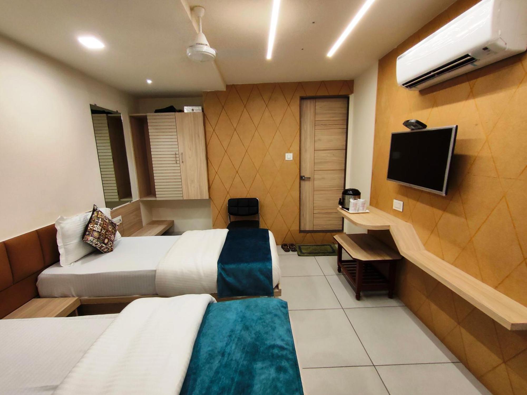 Hotel Kinara Amhedabad Dış mekan fotoğraf