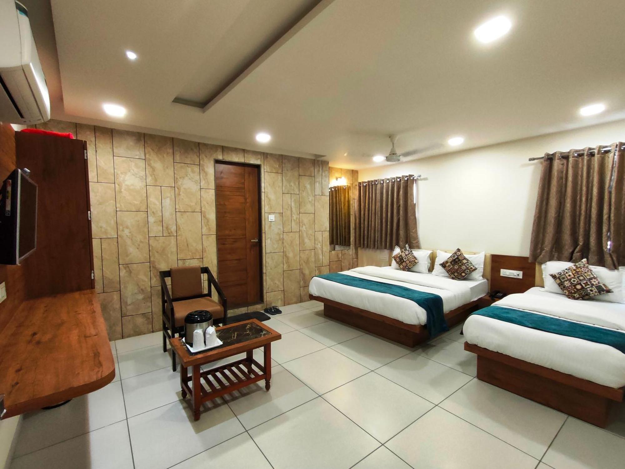 Hotel Kinara Amhedabad Dış mekan fotoğraf